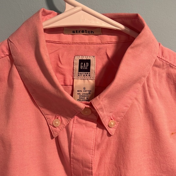 Spring into spring with this crisp button down preppy shirt. - Picture 2 of 3
